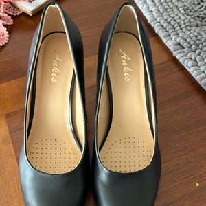 Black Ankis heels size 9